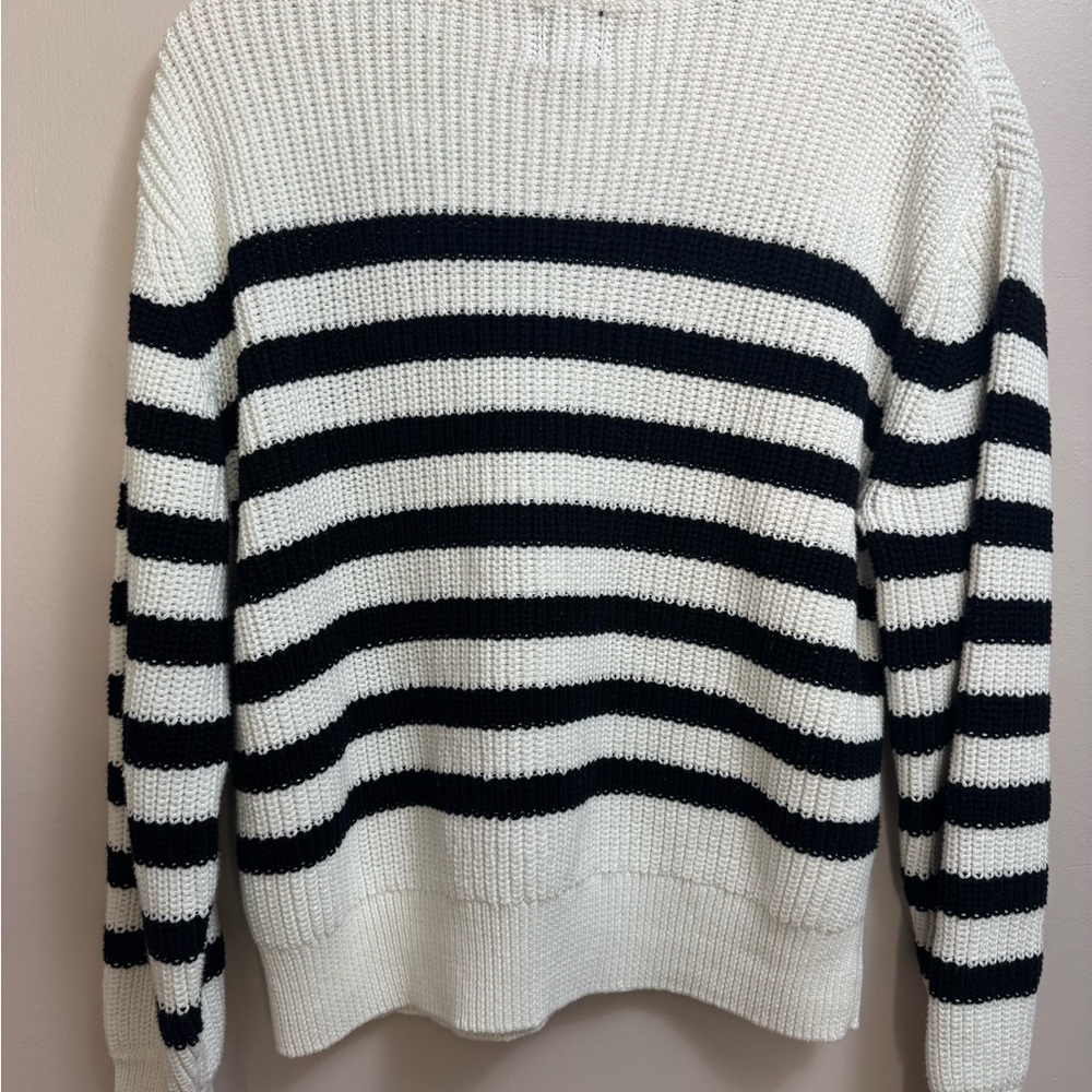 GAP Knit Sweater in Black and Cream Size - Large Like New - Picture 2 of 3